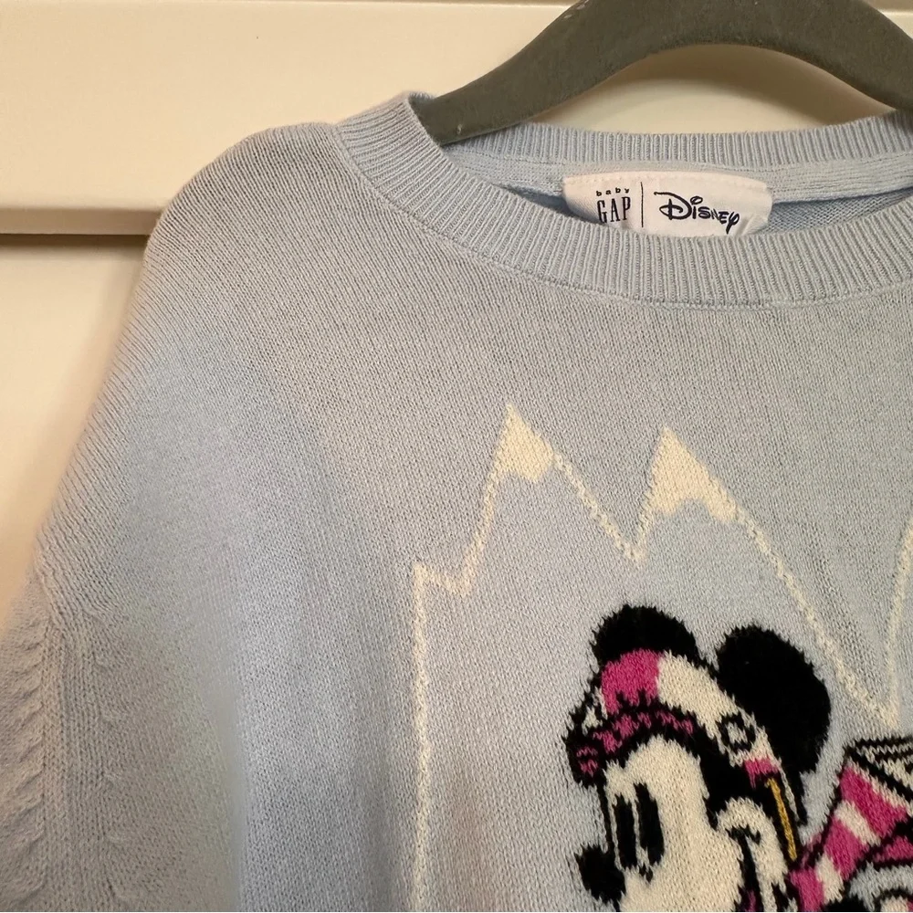 GAP charming sweatshirts