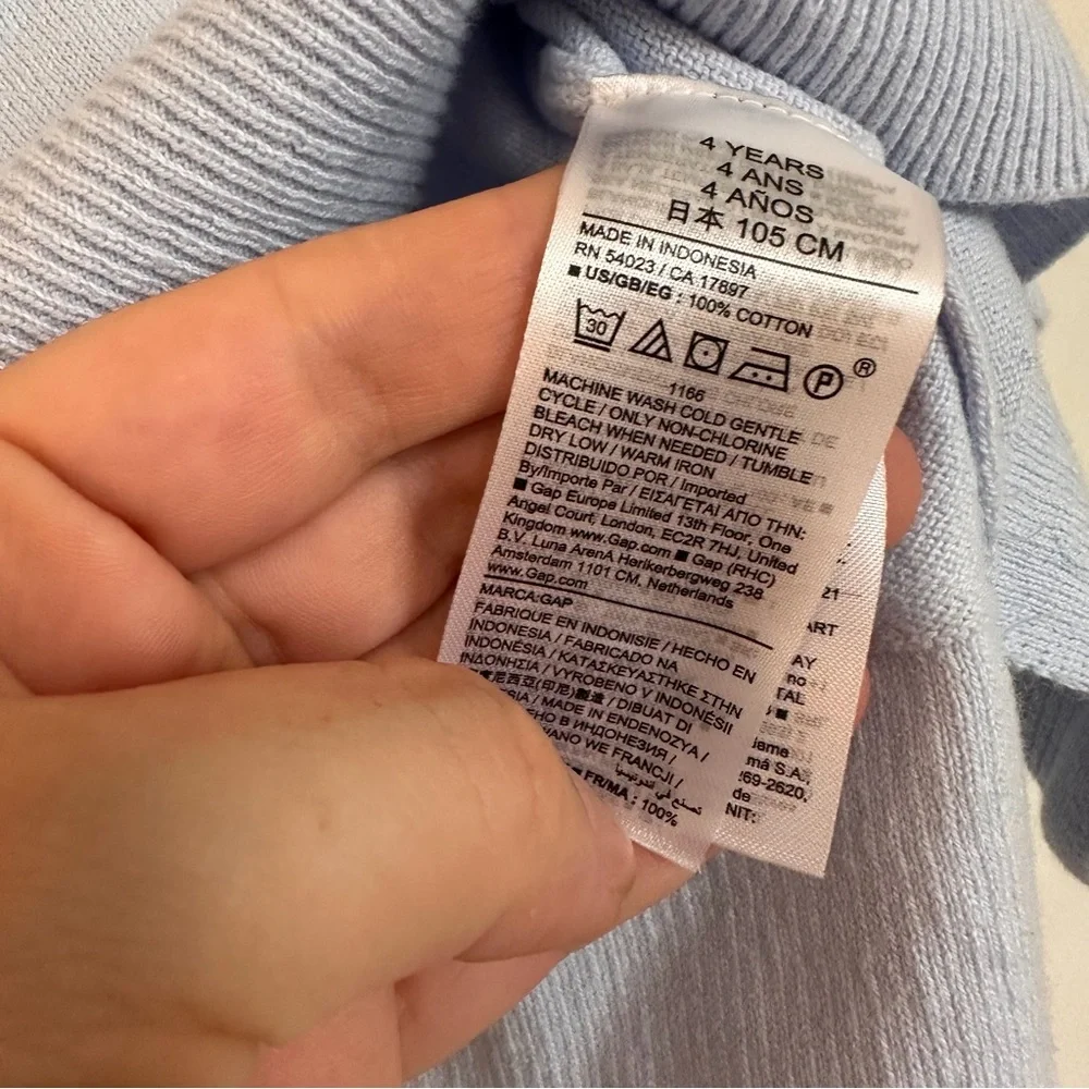 GAP charming sweatshirts