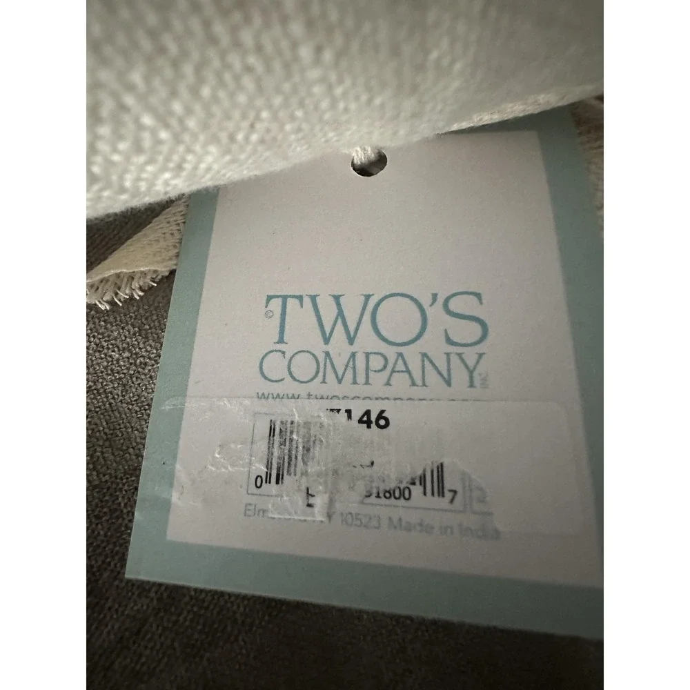 Twos Company details beach conch