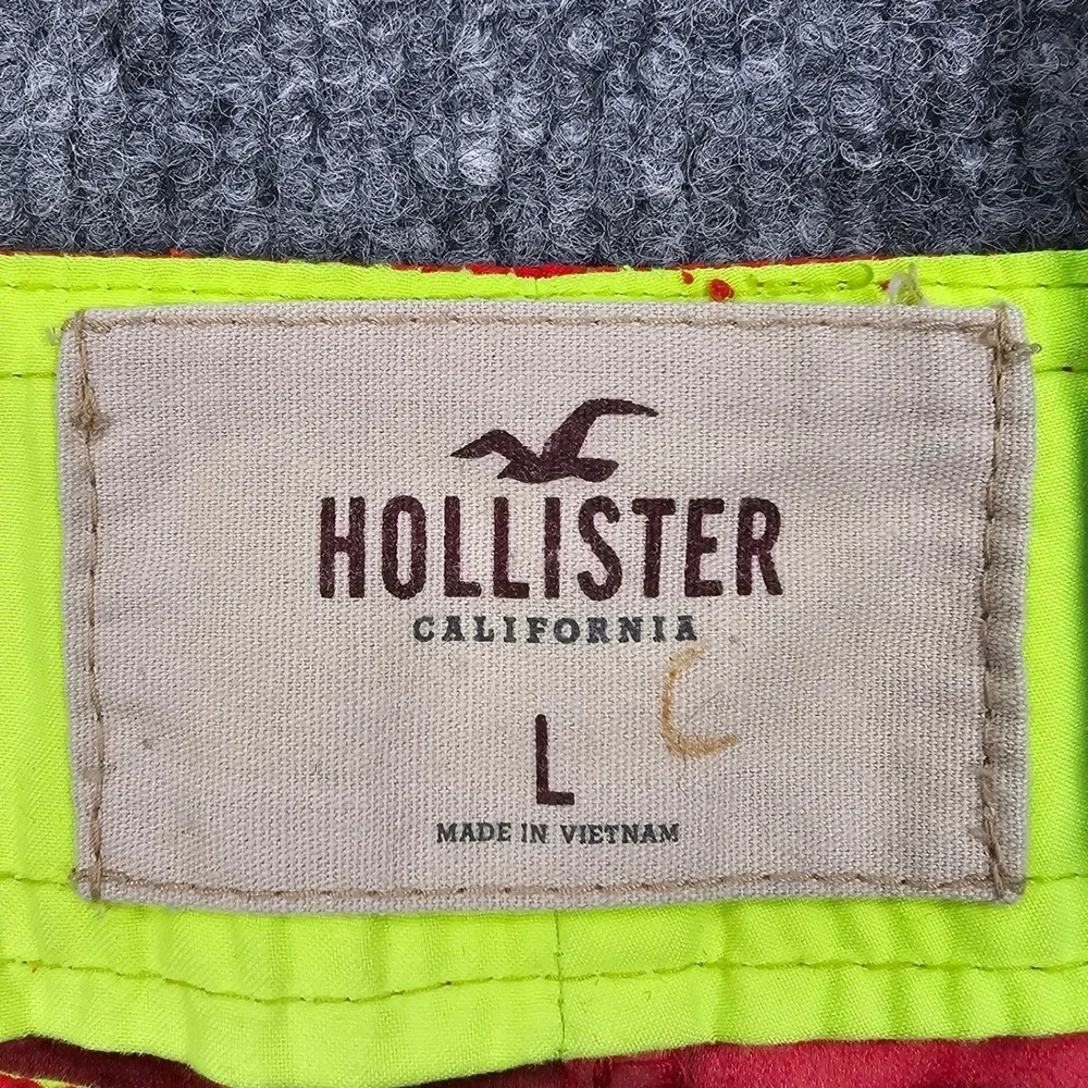 Hollister men board