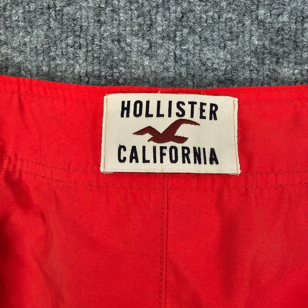 Hollister men board