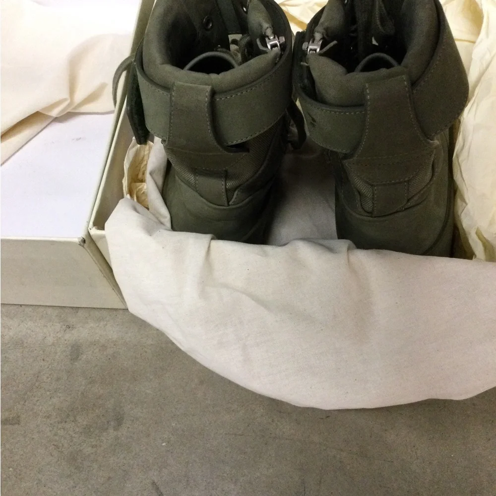 Fear of God looks versatile color