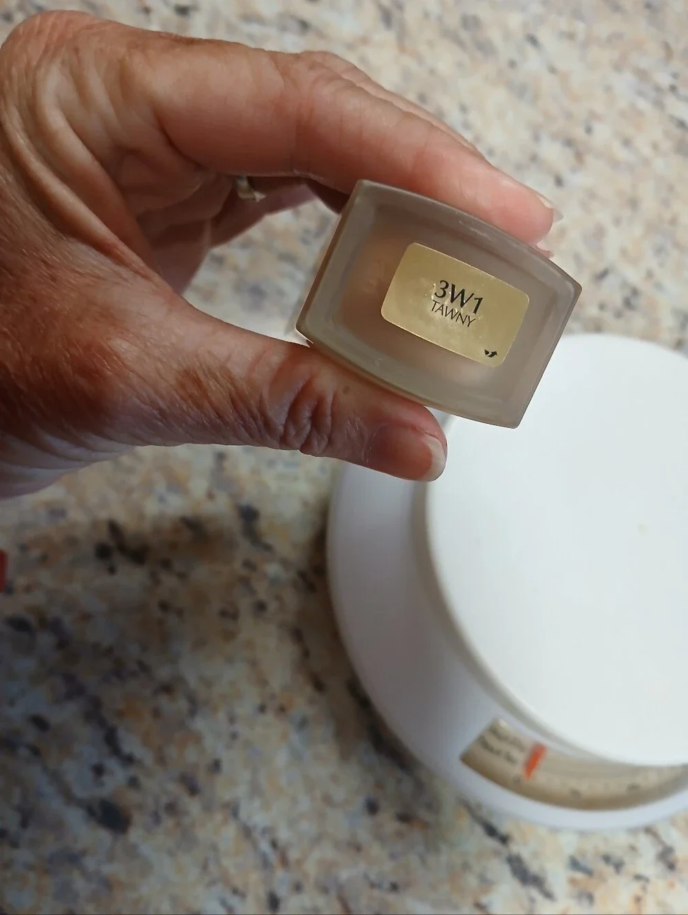 Estee Lauder 3w1 tawny