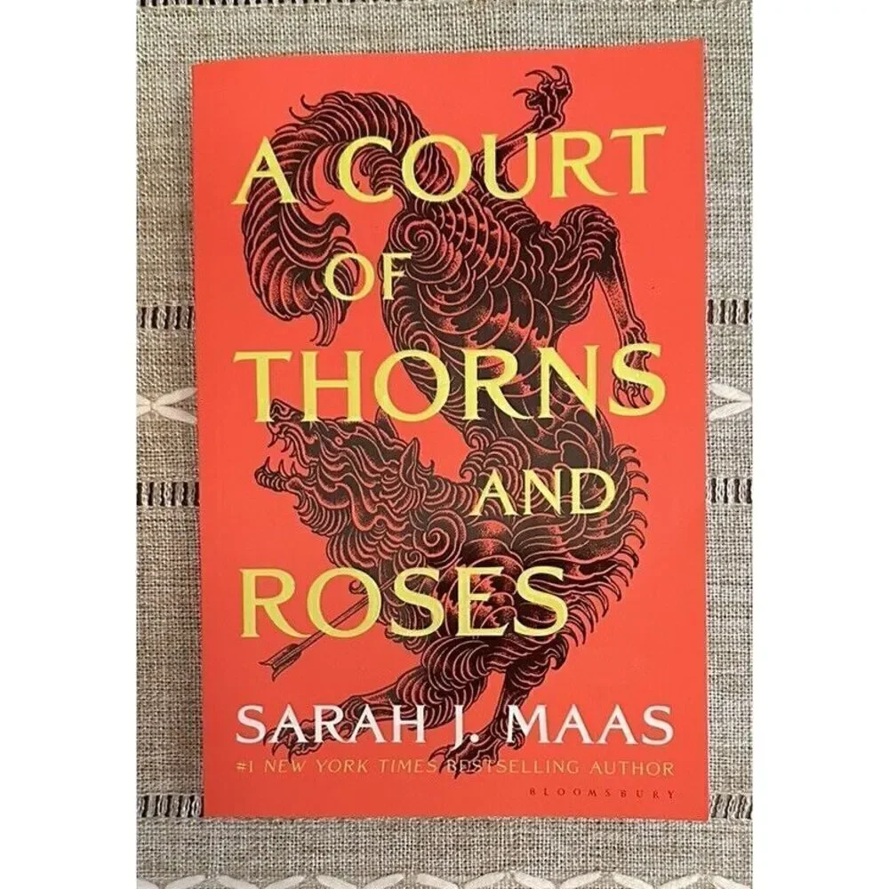 A Court of Thorns and Roses Ser.: A Court of Thorns and Roses by Sarah J. Maas