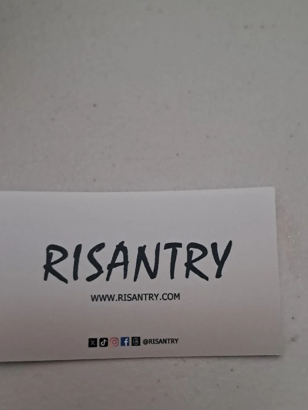 Risantry sleek black