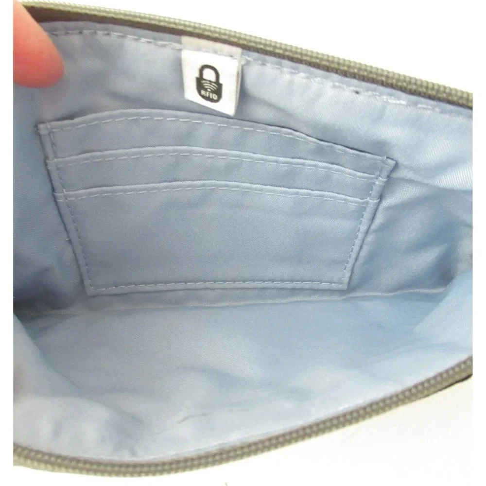 Baggallini wristlet clean