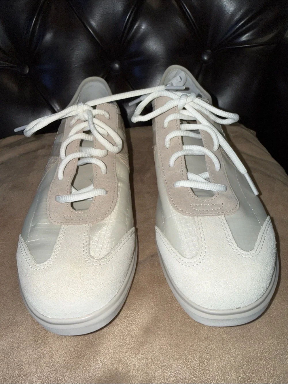 LIKE NEW ITALIAN  MUNRO BEIGE NEUTRAL COMBO SNEAKERS - SIZE 8.5