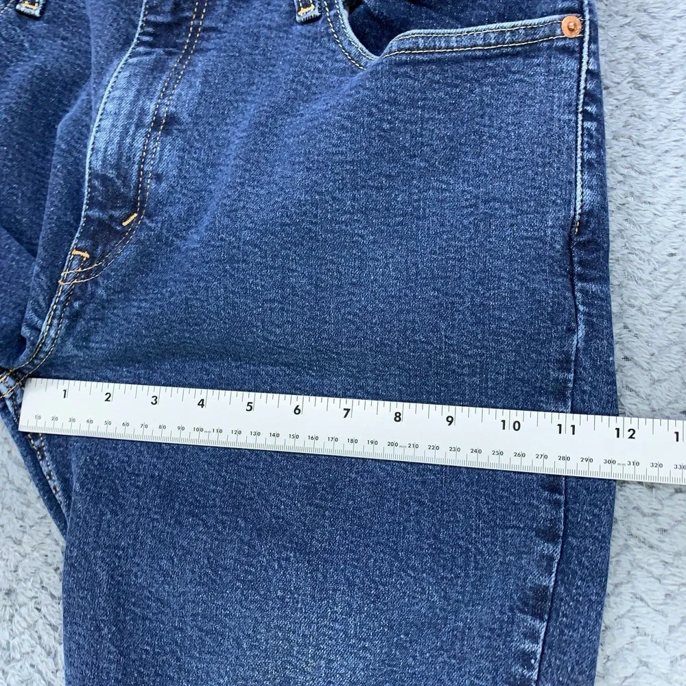 Levis excellent light