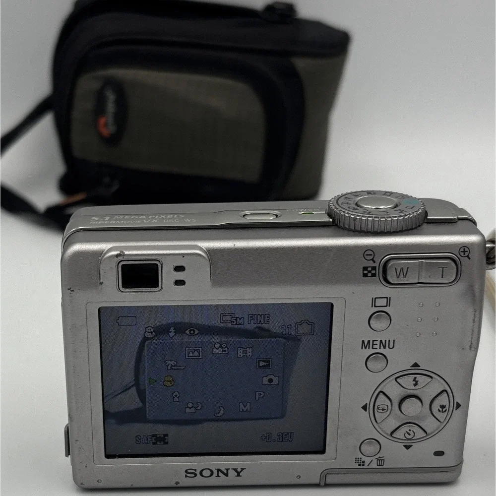 Sony DSC-W5 Cyber-shot 5.1MP 3x Optical Zoom Digital Camera W/ Case Works NO SD
