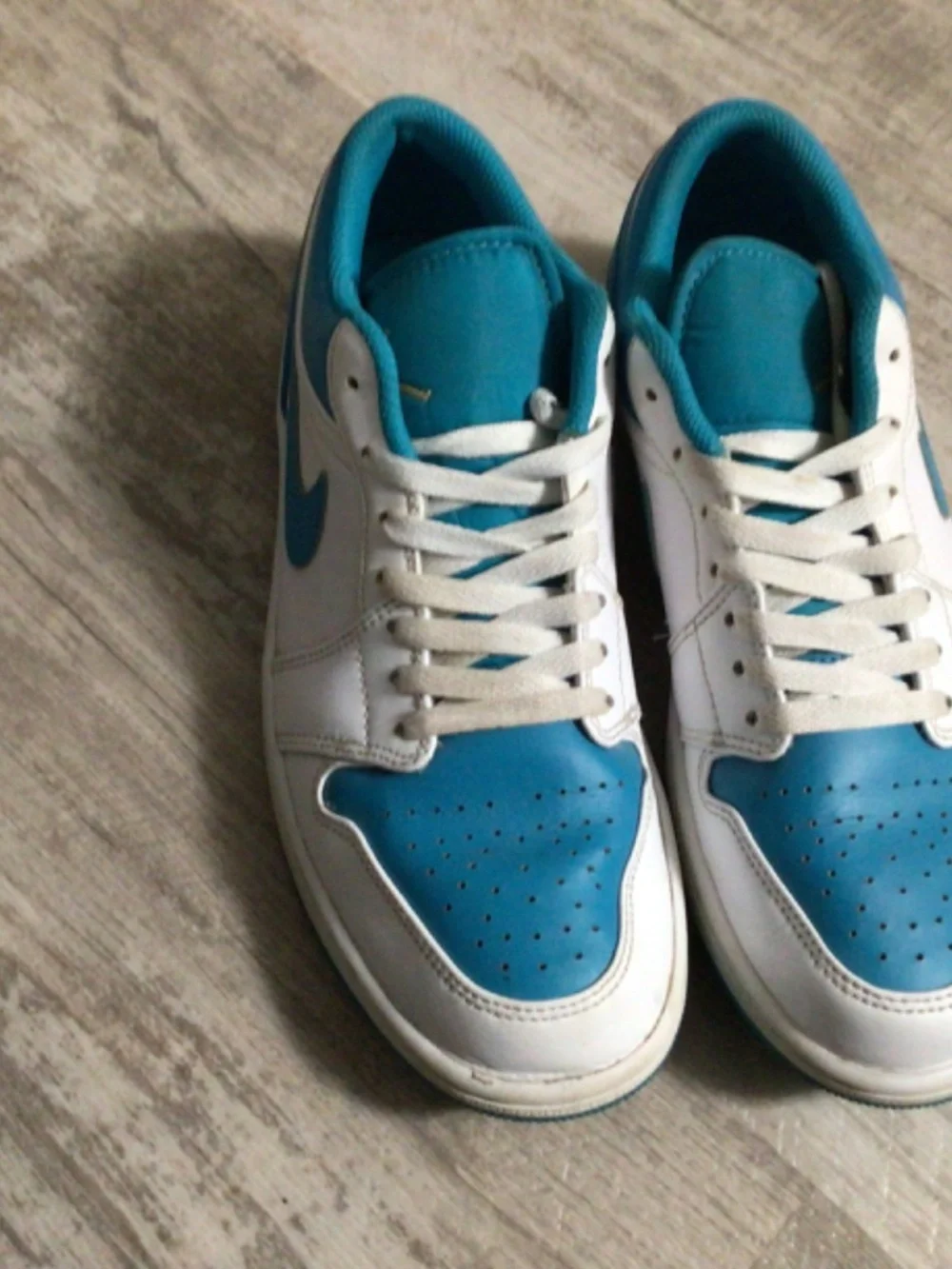 Jordan aqua white