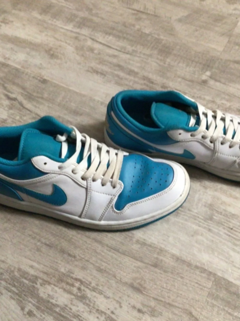 Jordan aqua white