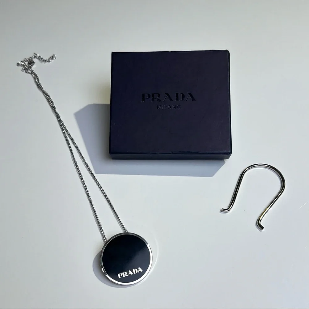 Prada comes box