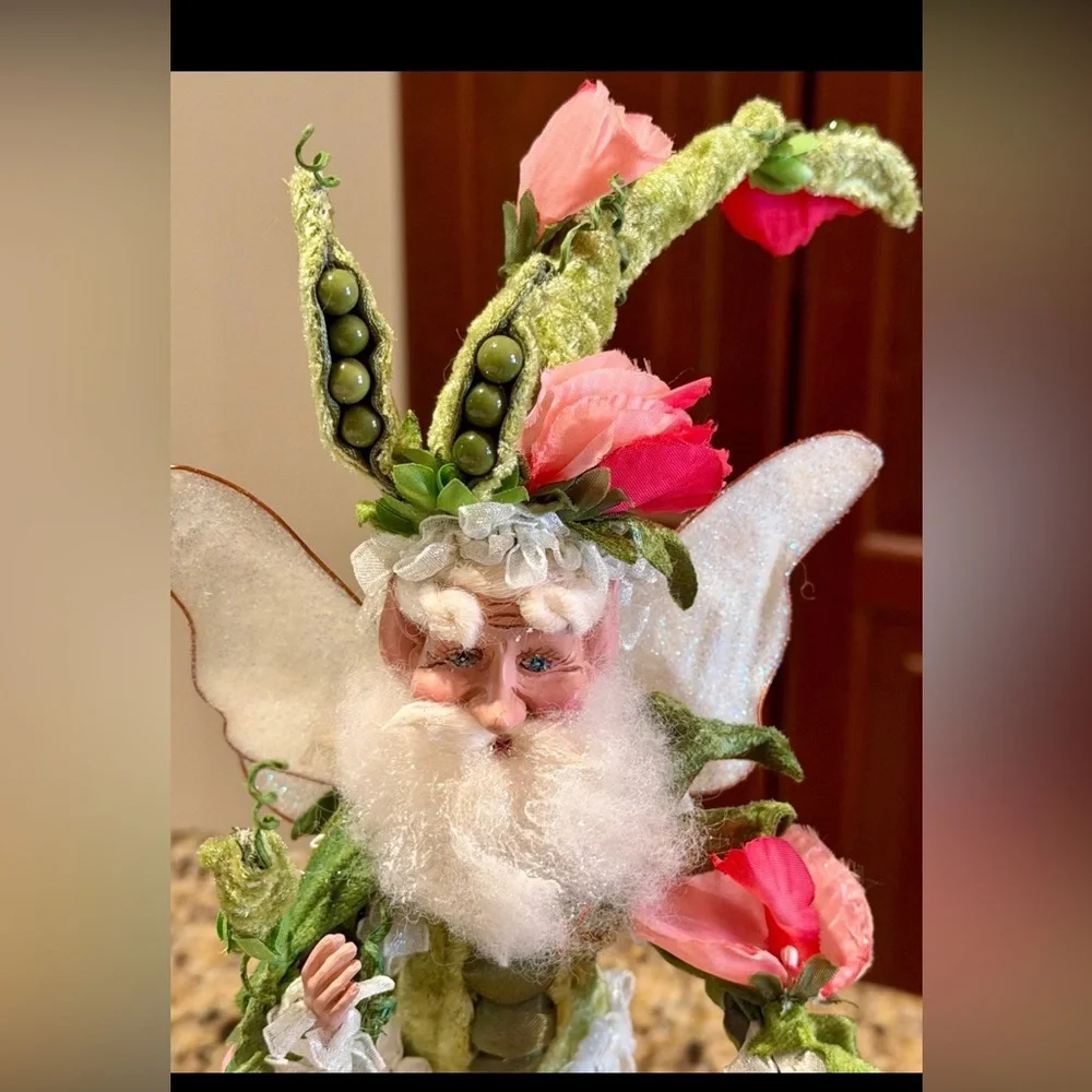 Mark Roberts garden figurine included