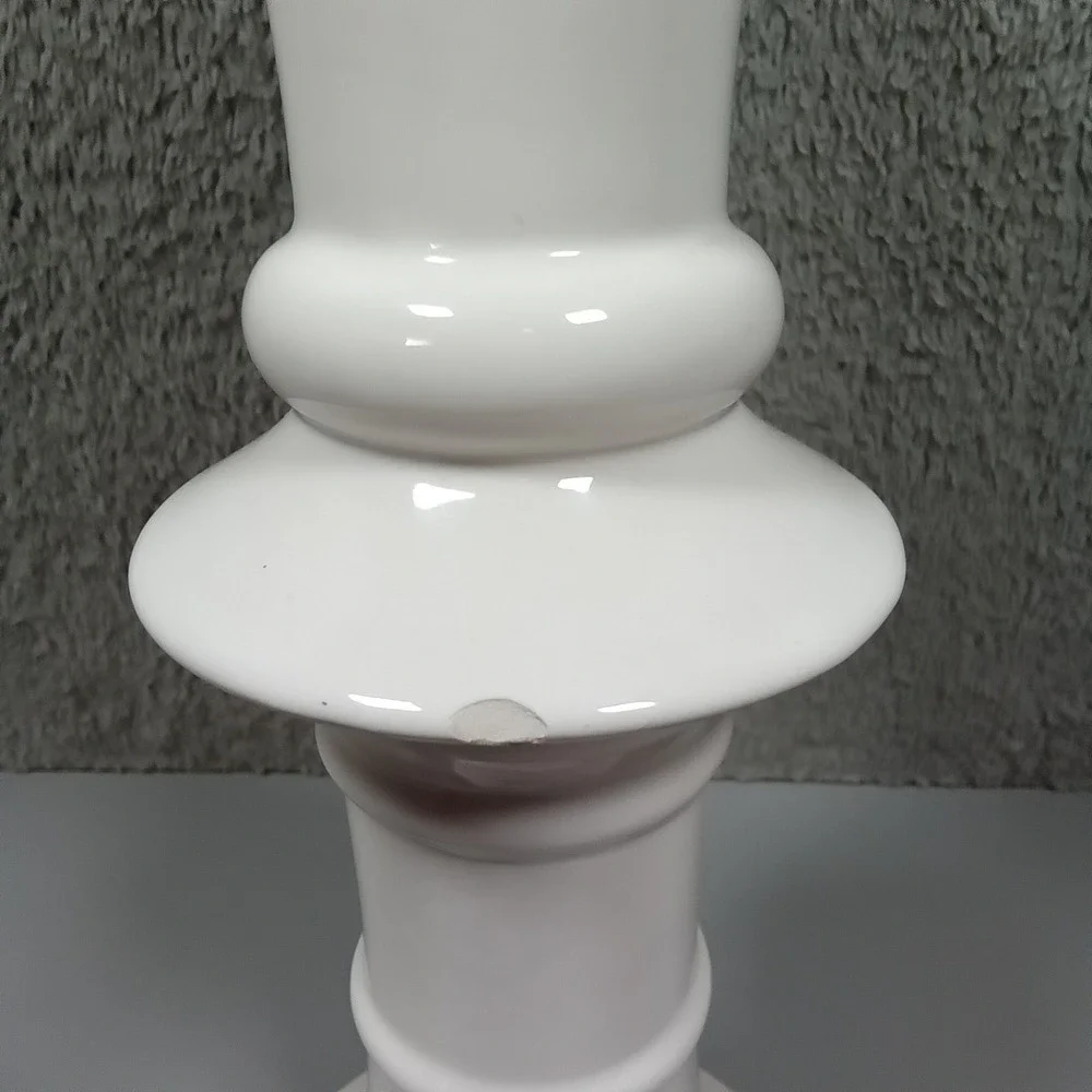 N/A white ceramic