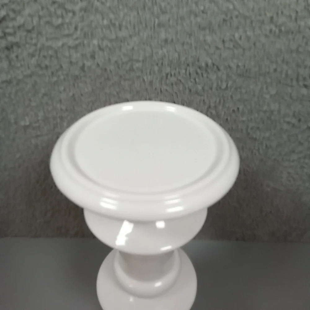 N/A white ceramic