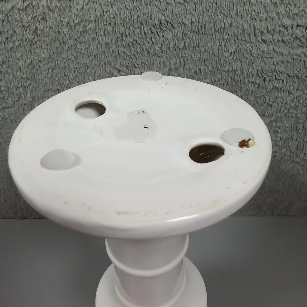 N/A white ceramic