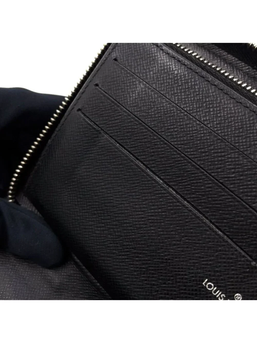 Louis Vuitton closure by new