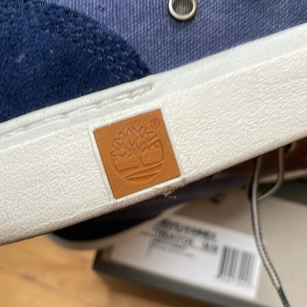 Timberland men’s 9,5 navy canvas,leather trims