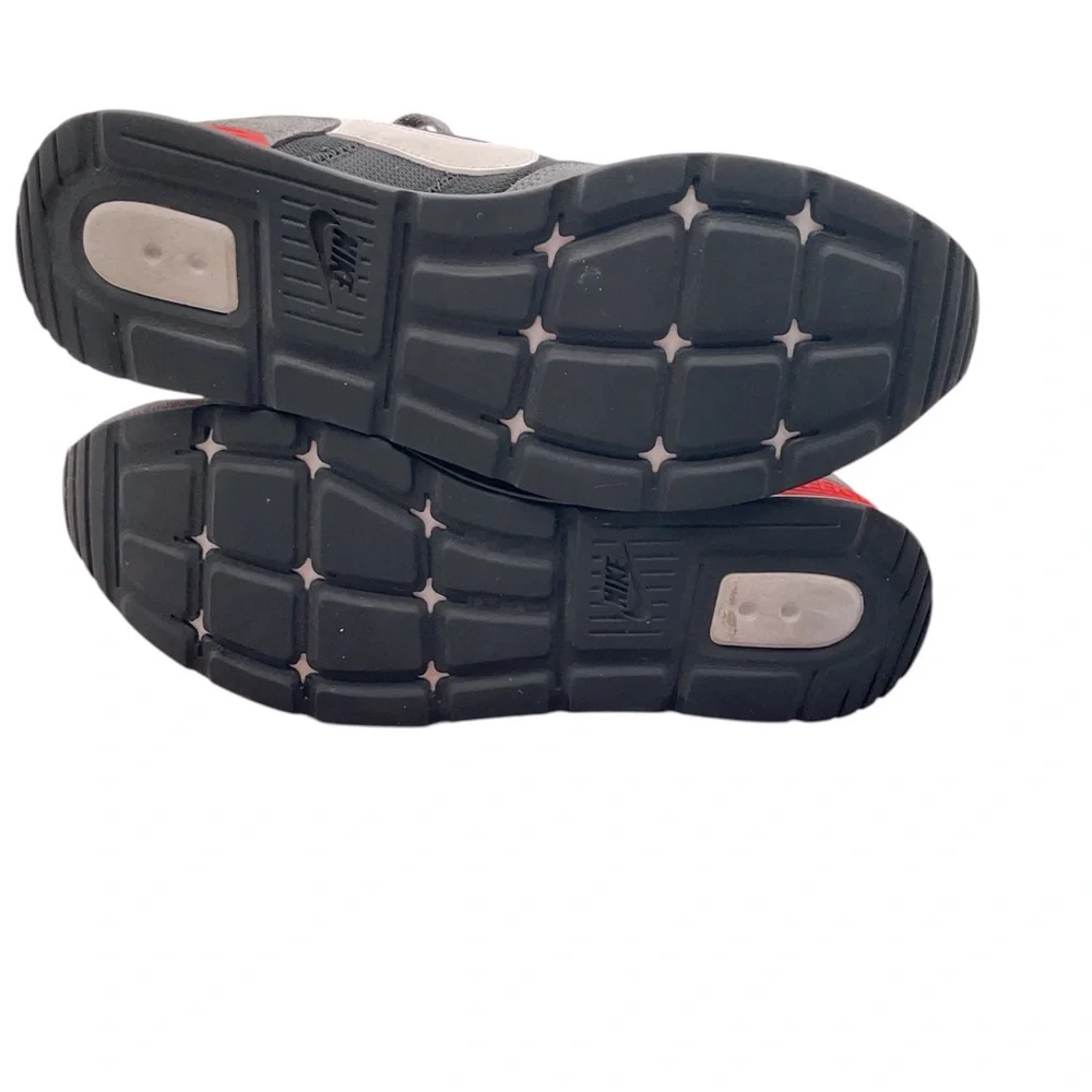 Nike venture runner Black‎ and Red Sneakers with Durable Sole size 8.5