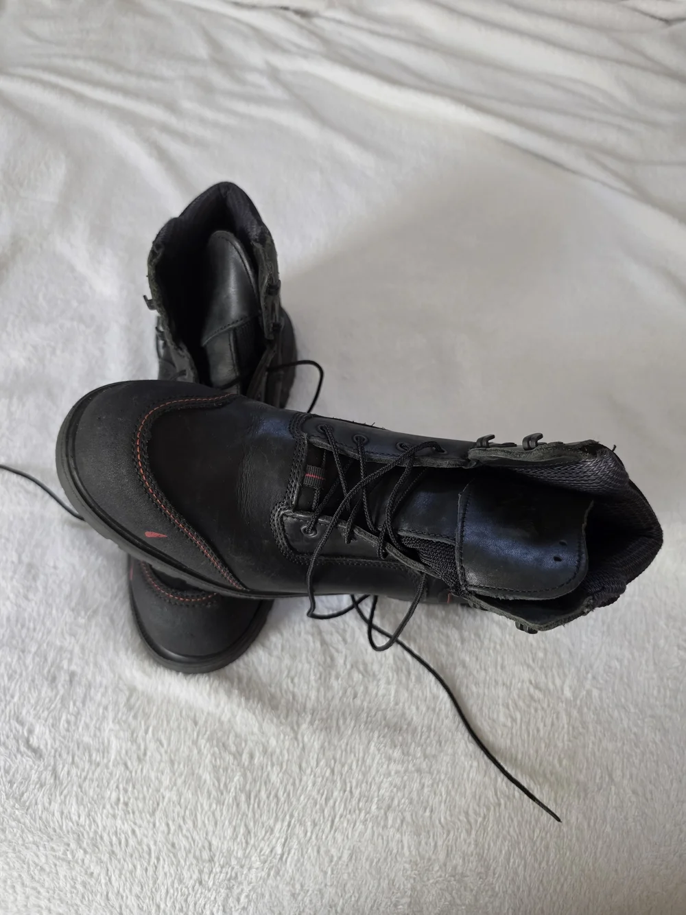 Red Wing Shoes black red