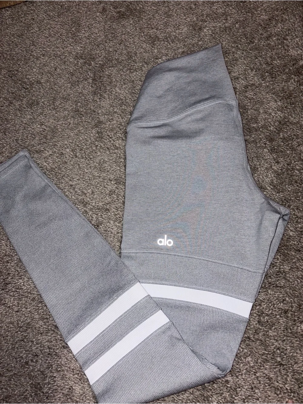 ALO Yoga stretch lower size
