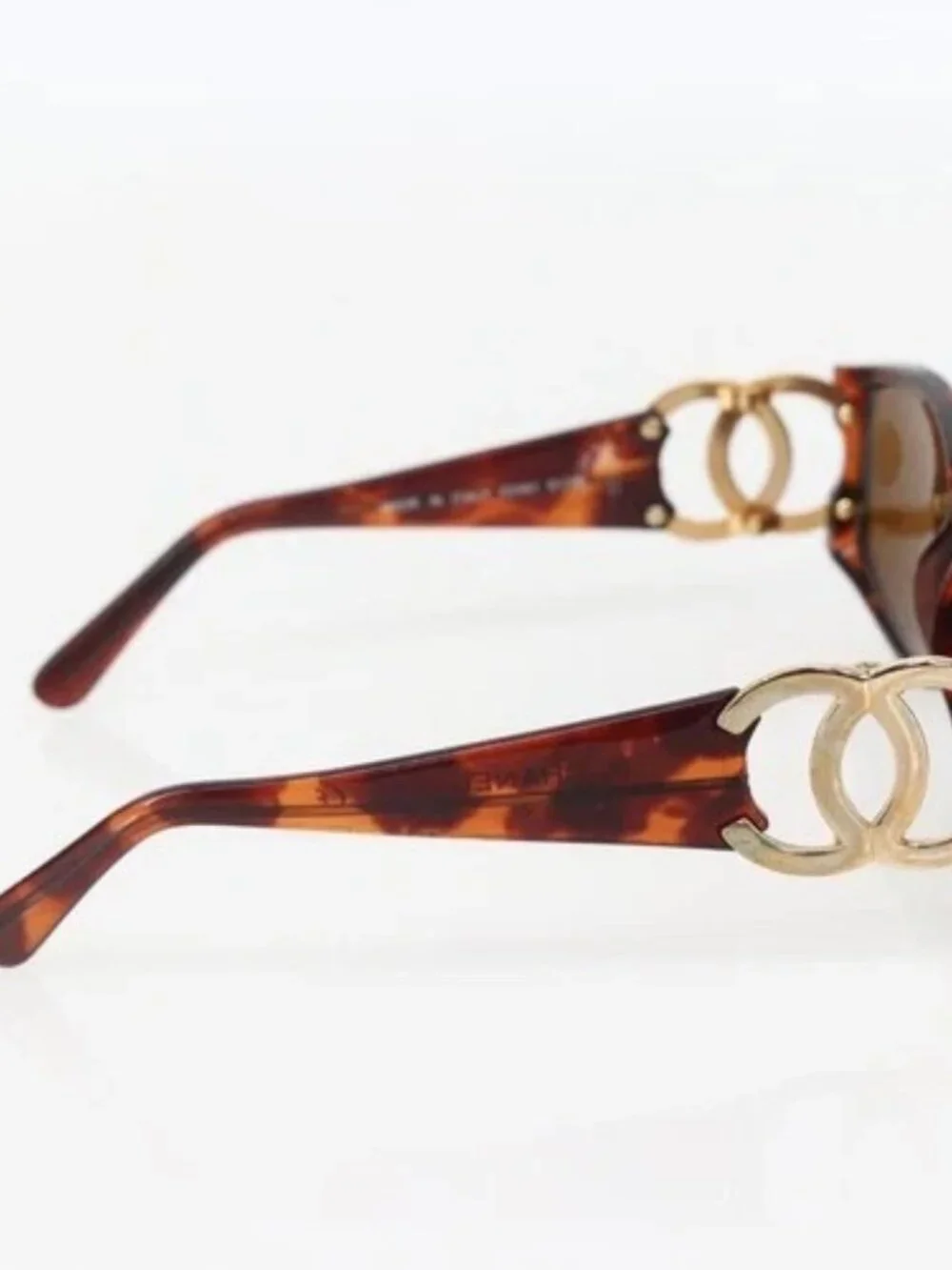 CHANEL brand	chanel color	brown