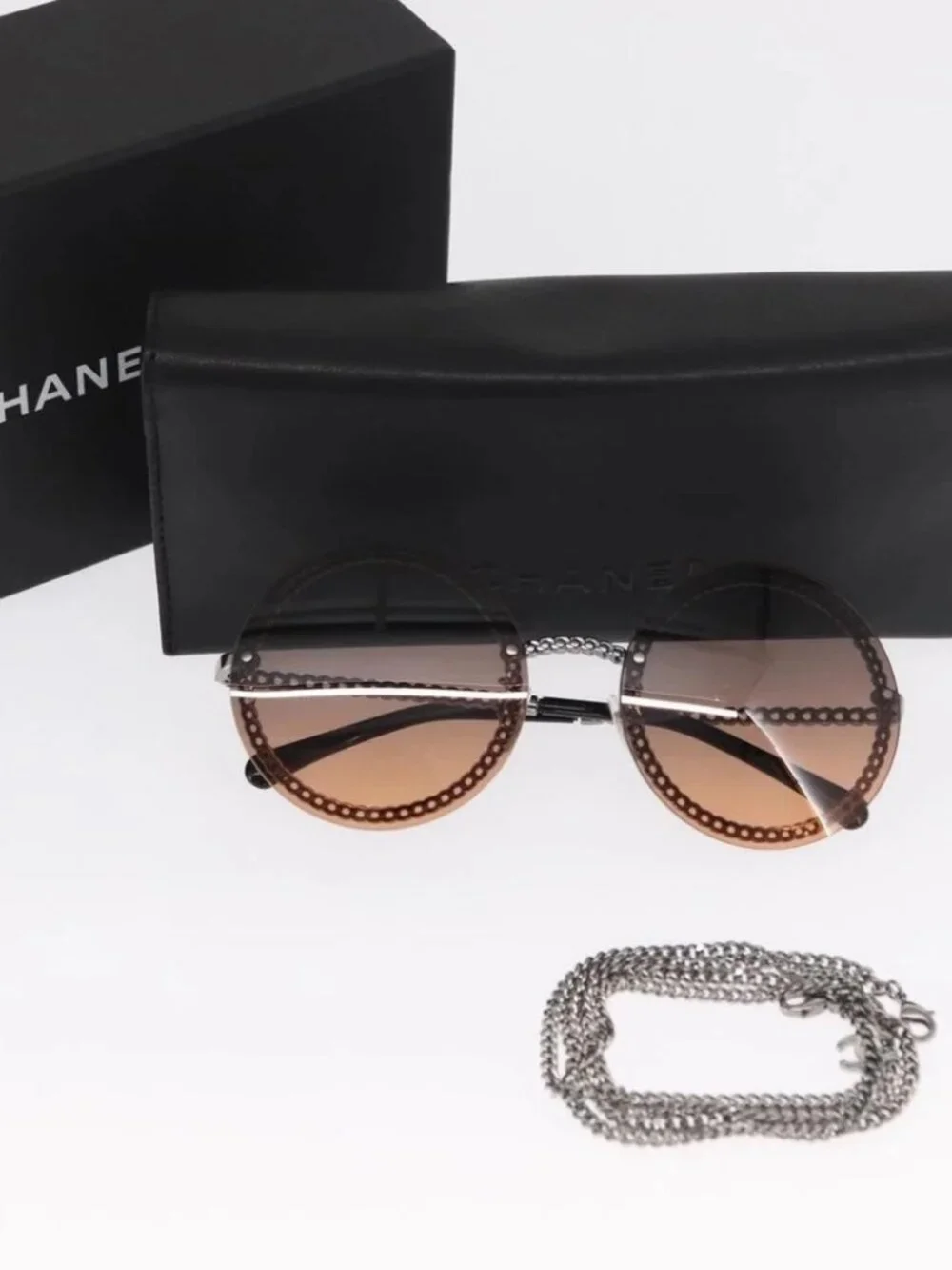 CHANEL remarkable 	w14cm
