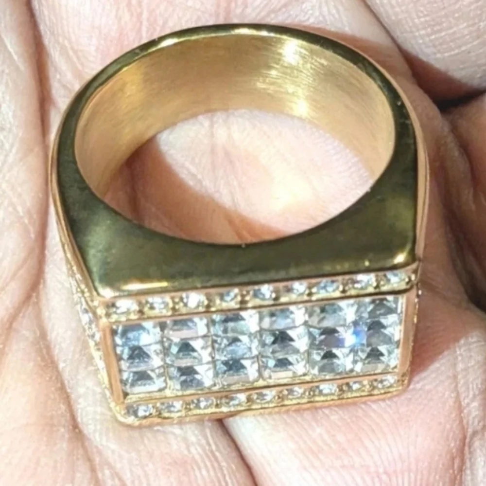 boutique elegant gold
