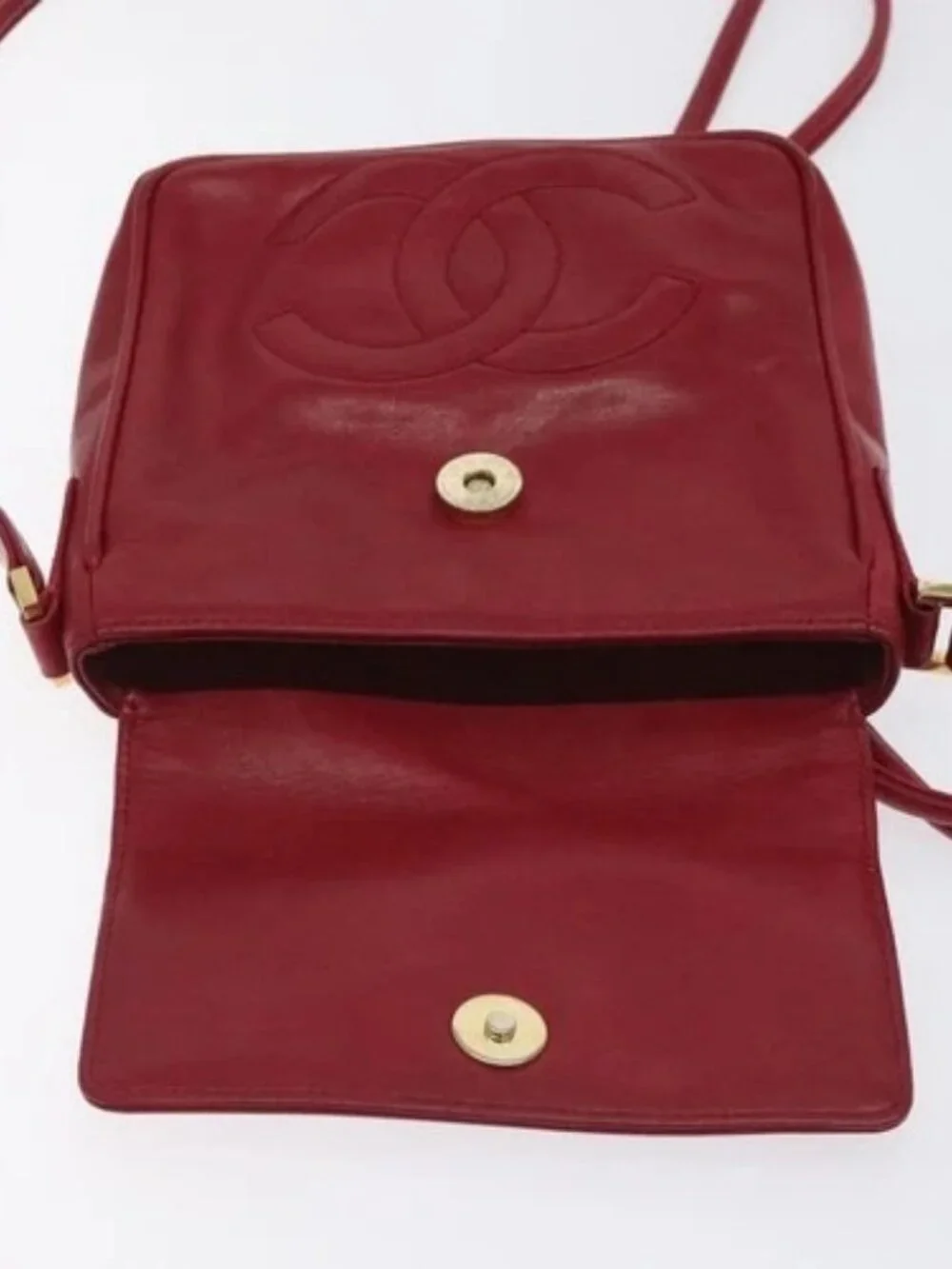 CHANEL brand	chanel color	red