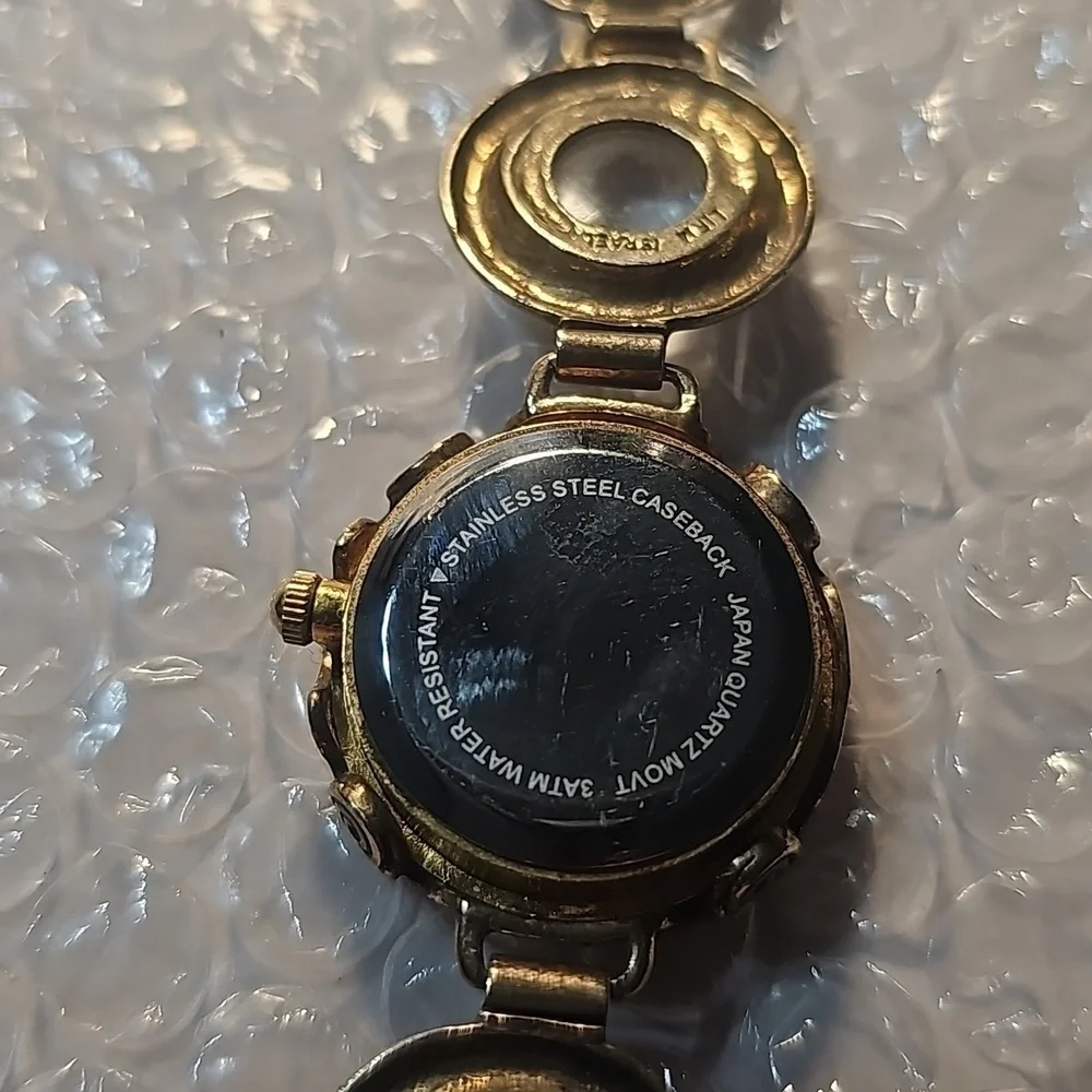 Zuman gold tone