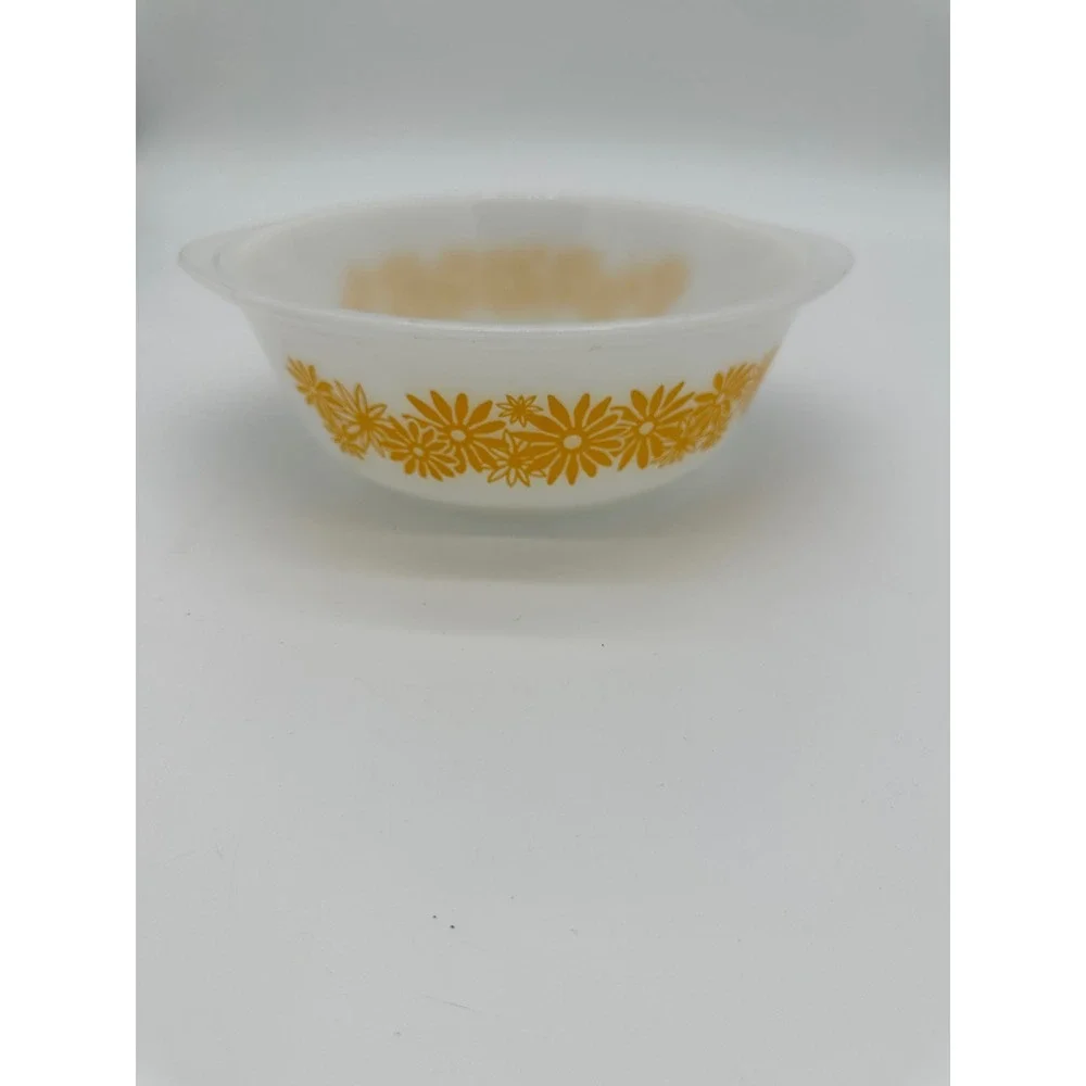 Glasbake Dish no lid vintage Daisy Sunflower Milk Glass White Yellow 2QT‎