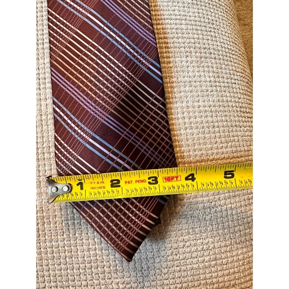 Claiborne necktie features
