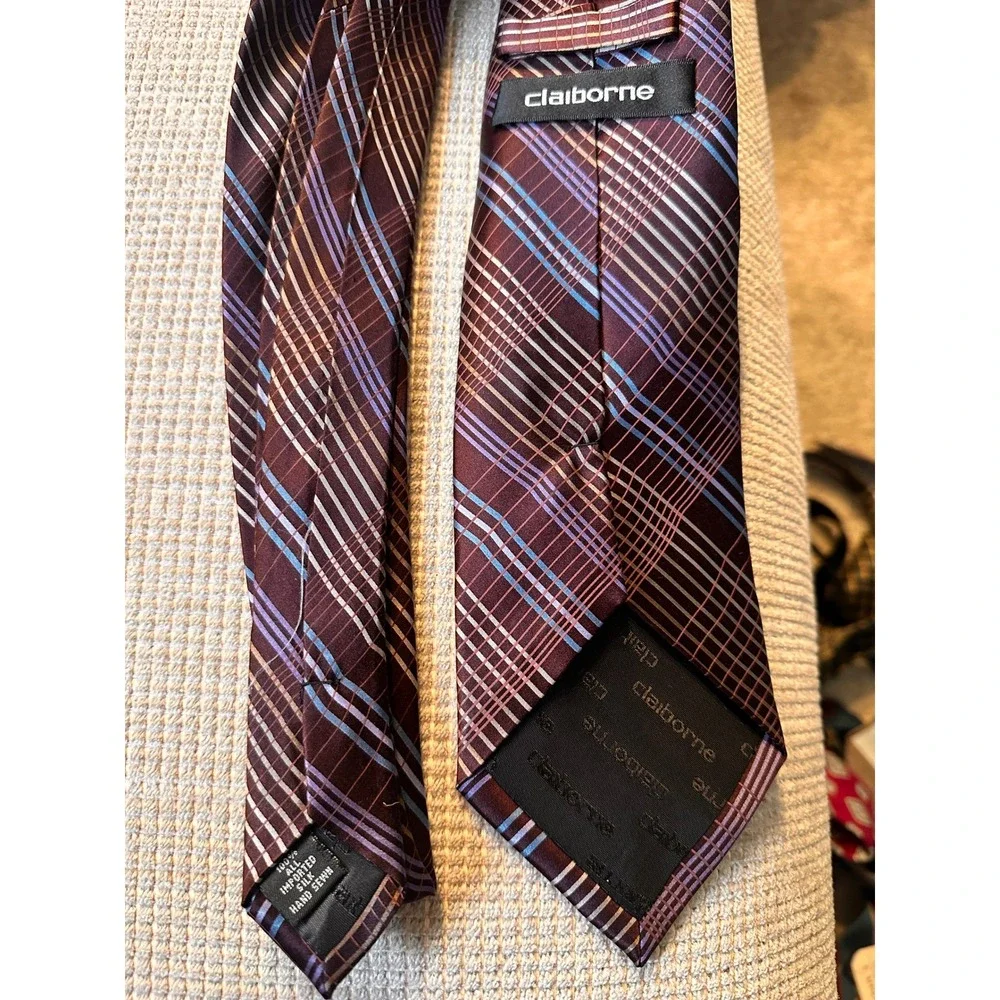 Claiborne necktie features