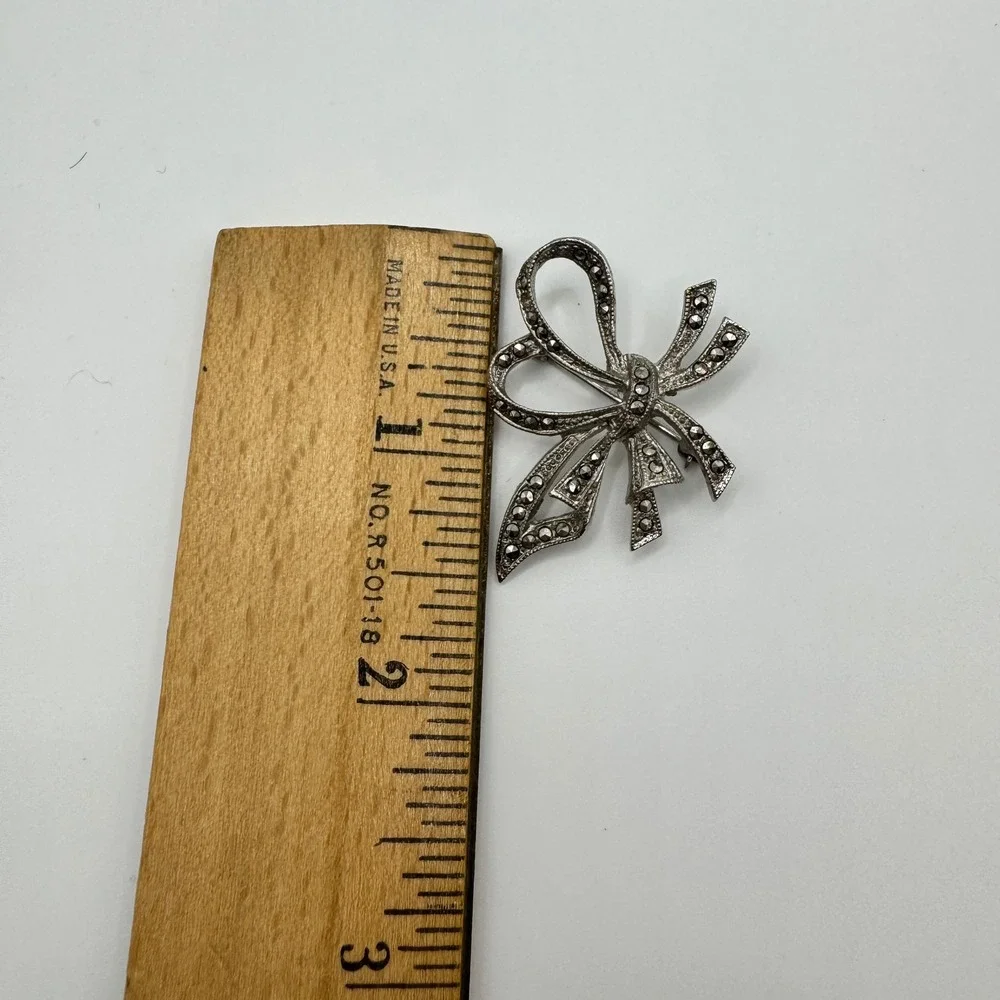 Vintage Sterling Silver‎ Bow Tie Brooch, Dainty Estate Marcasite D14Q