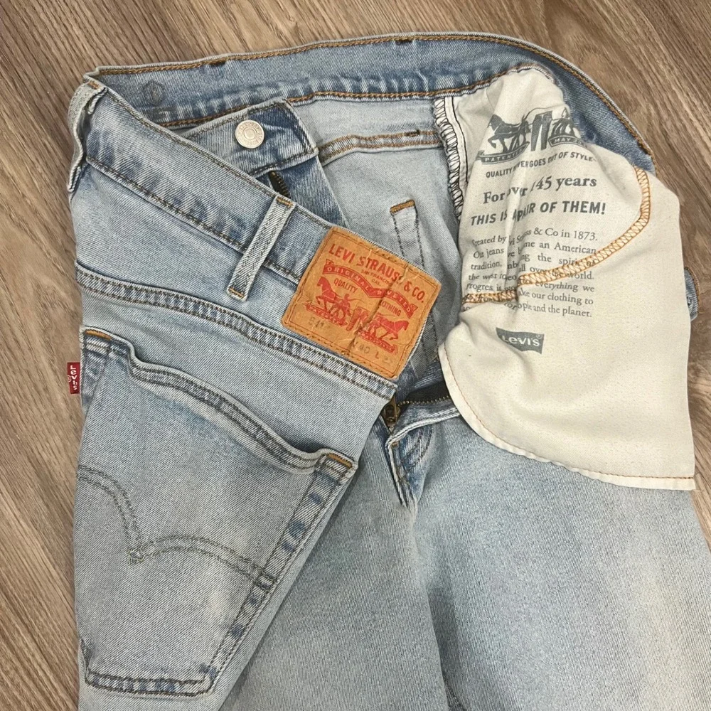 Levis 541 Athletic Taper Jeans Mens 40x32 Light Wash Blue Denim Cut week 3, 2022