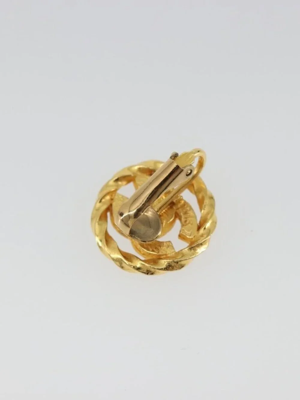 CHANEL brand	chanel color	gold