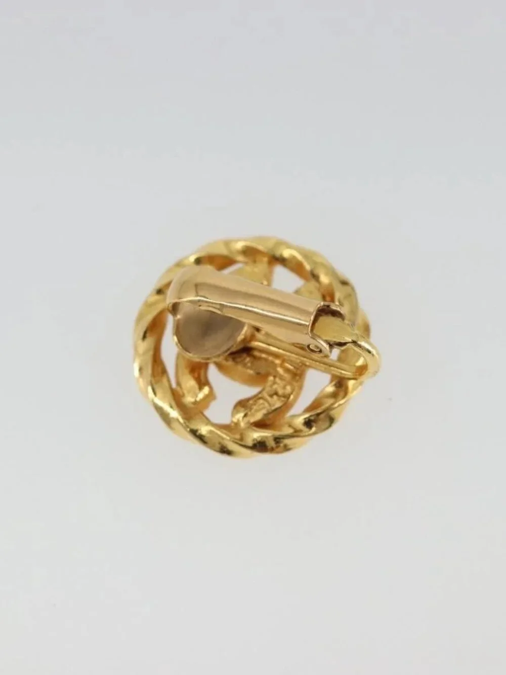 CHANEL brand	chanel color	gold