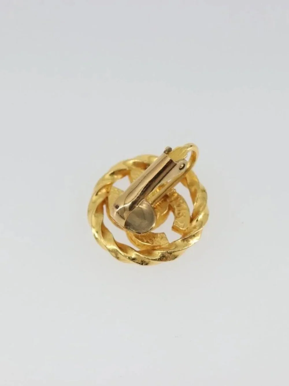 CHANEL brand	chanel color	gold