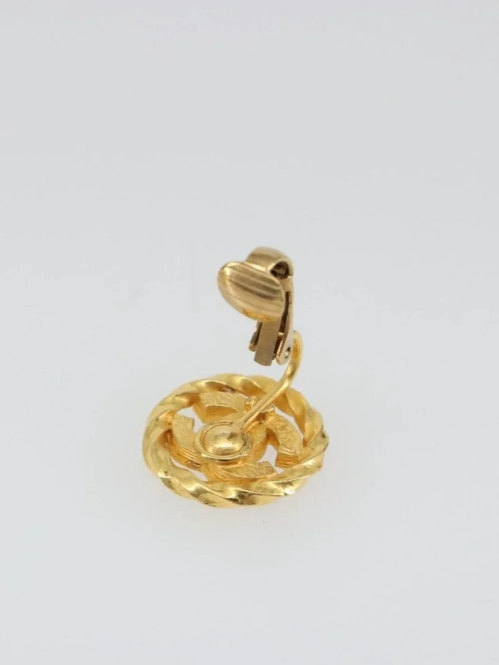 CHANEL brand	chanel color	gold