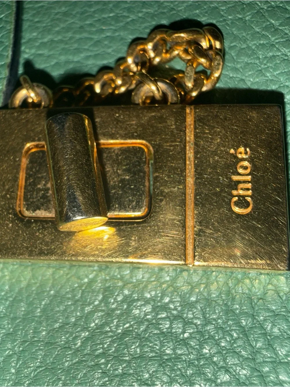 Chloe features dual