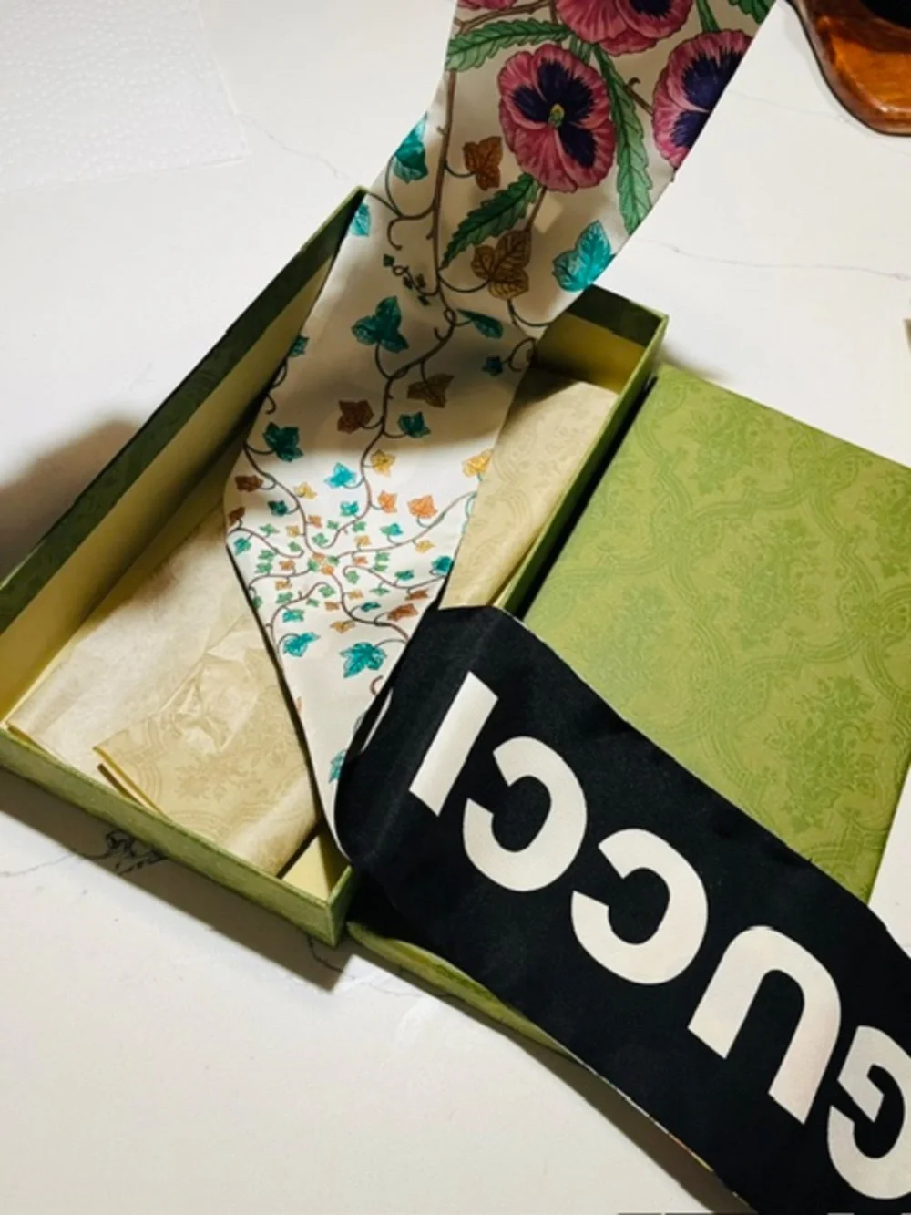 Rare Gorgeous Authentic Gucci Flora Print Silk Neck Bow scarf/bandeau