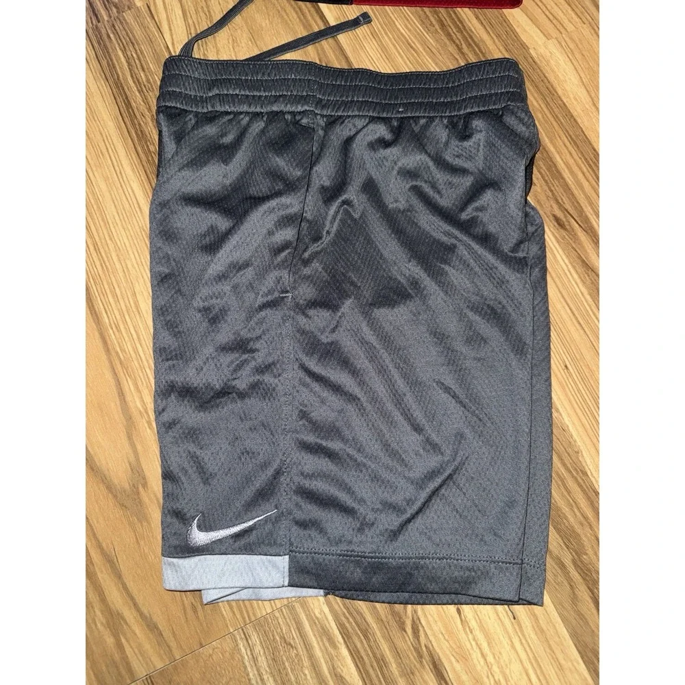 Nike boy medium