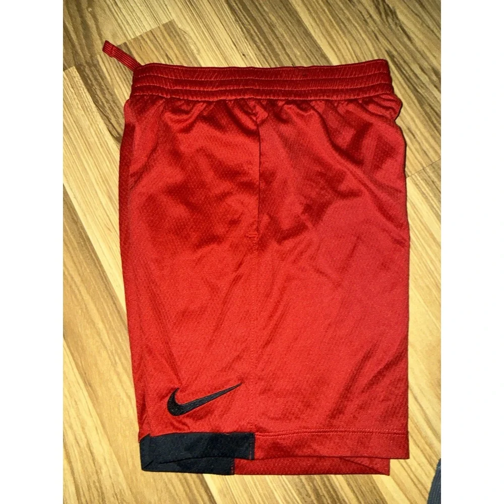 Nike boy medium