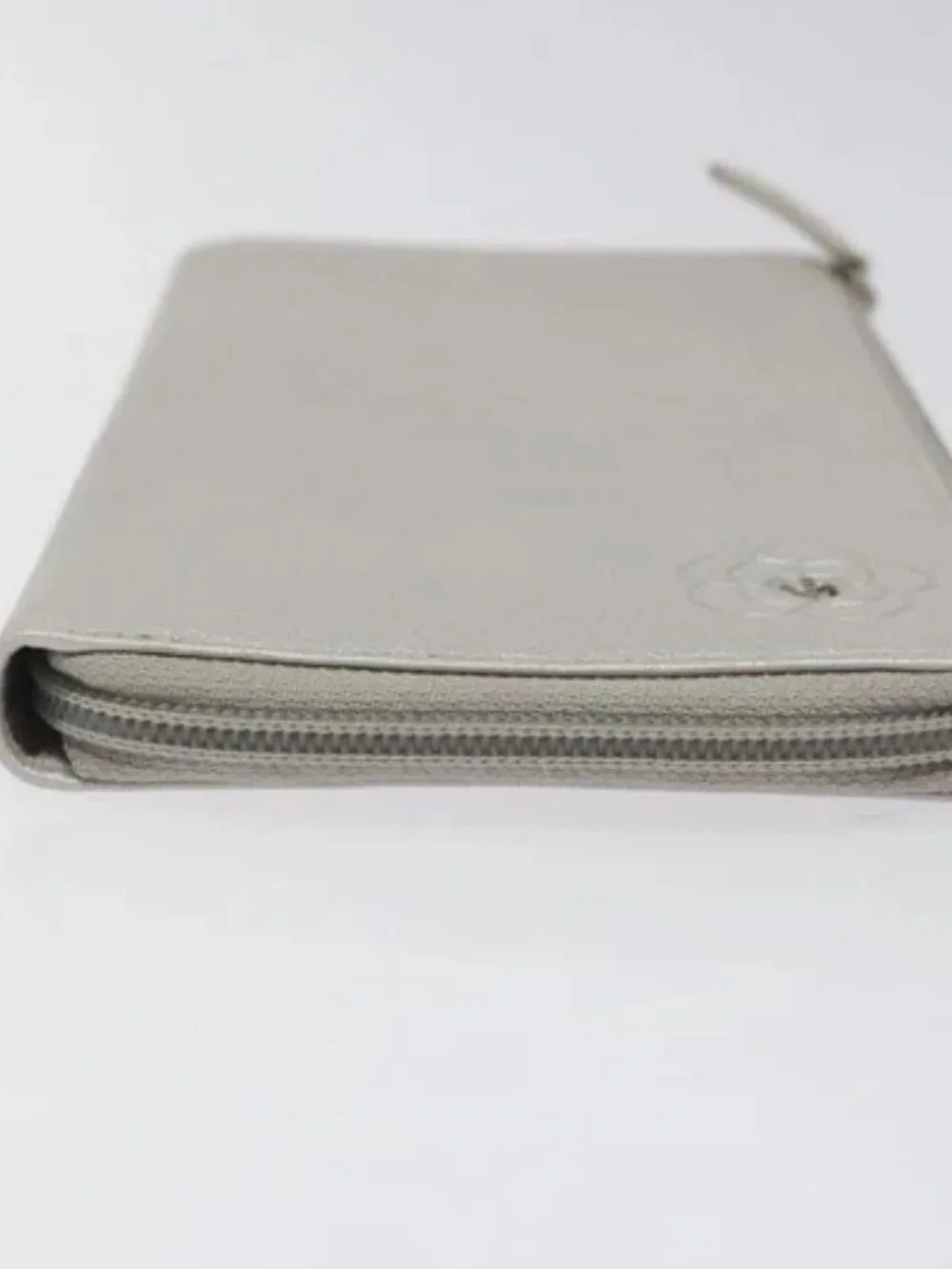 CHANEL brand	chanel color	silver