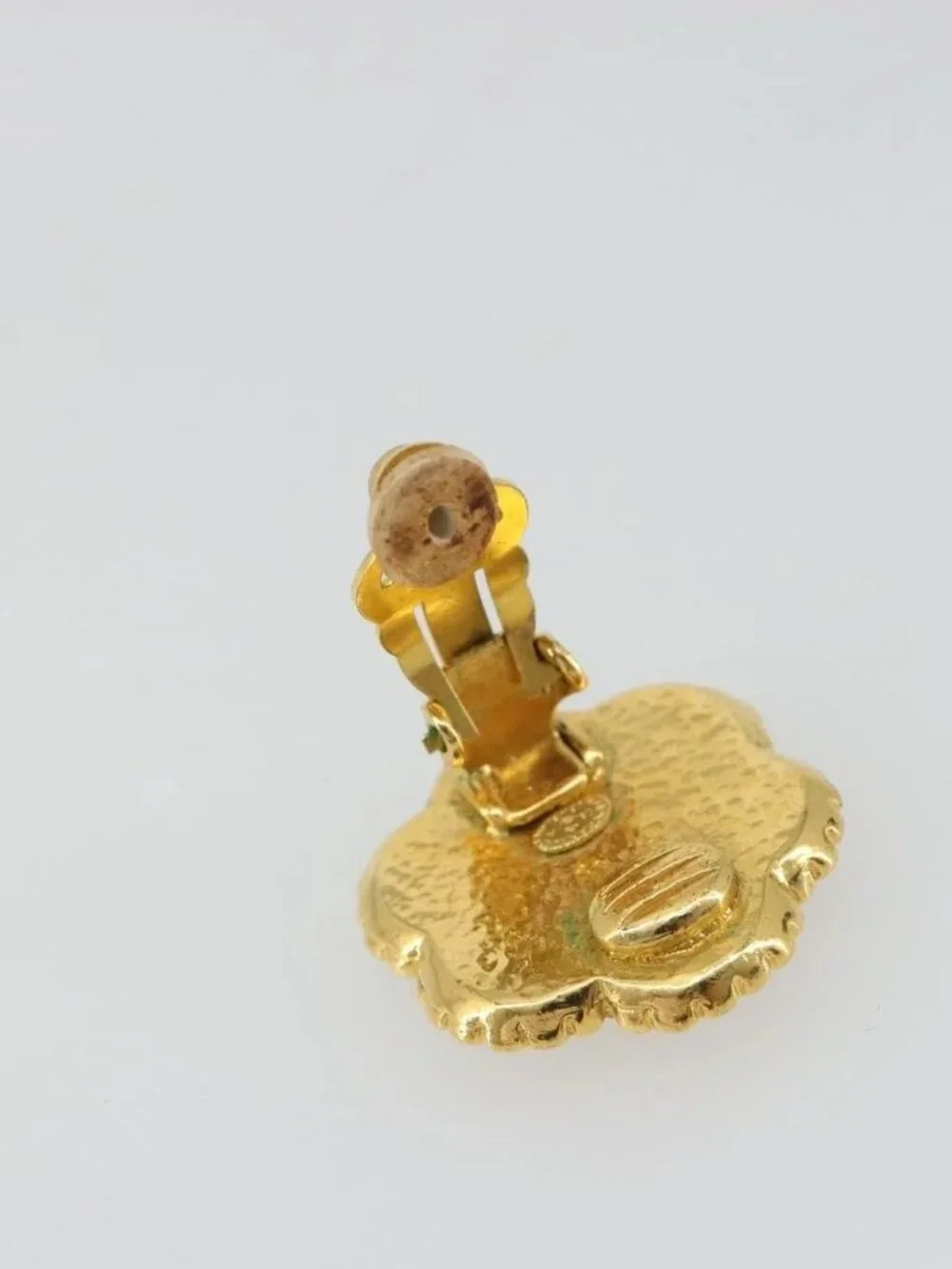 CHANEL brand	chanel color	gold