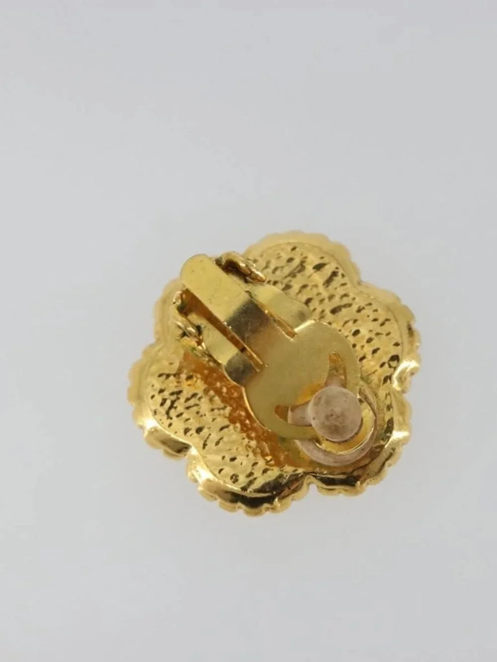 CHANEL brand	chanel color	gold