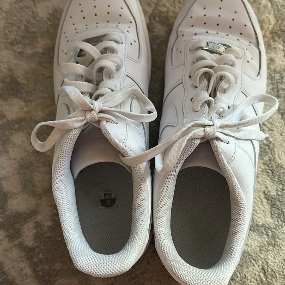 EUC Nike Men’s Air Force 1 ‘07 White Athletic Sneakers‎ 12