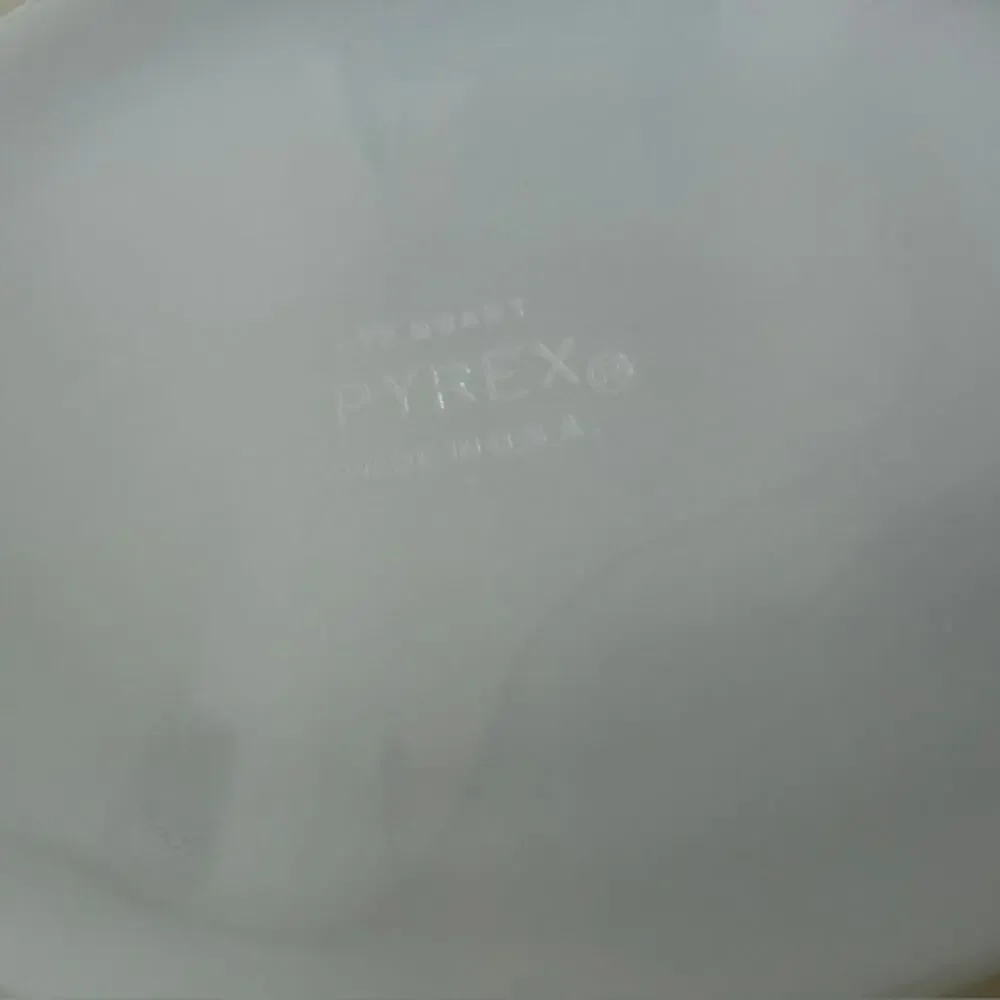 Pyrex vintage golden