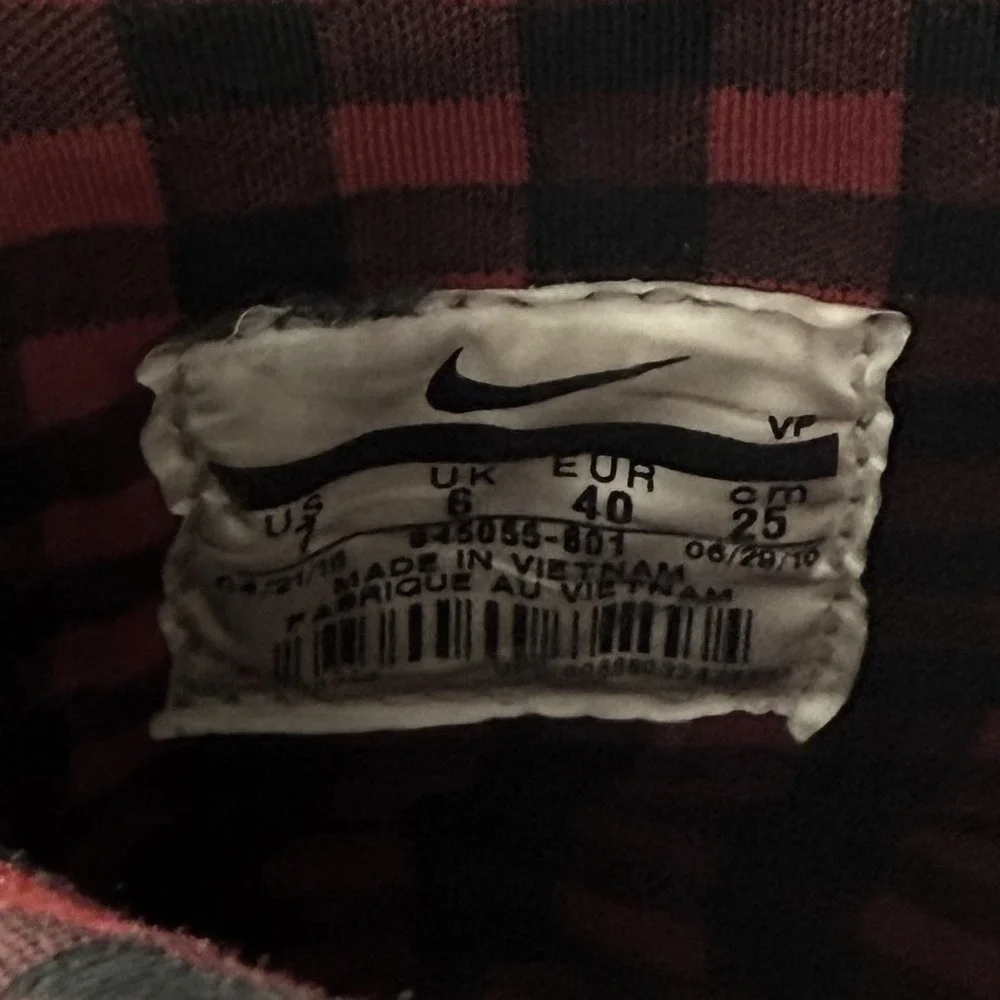 Nike Dunk High‎ Ultra Rain Jacket Red Plaid Flannel Lined Sneakers Men's Sz 7