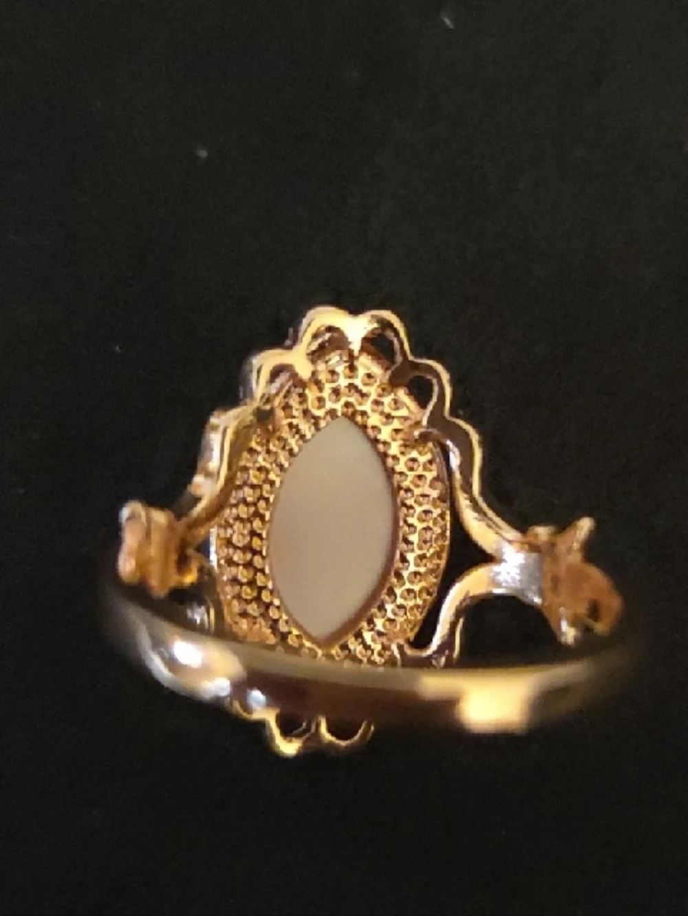 N/A elegant gold